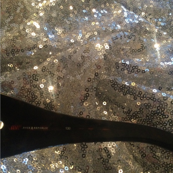 Rock and Republic “Hornet” Oversized Sunglasses - Picture 6 of 9